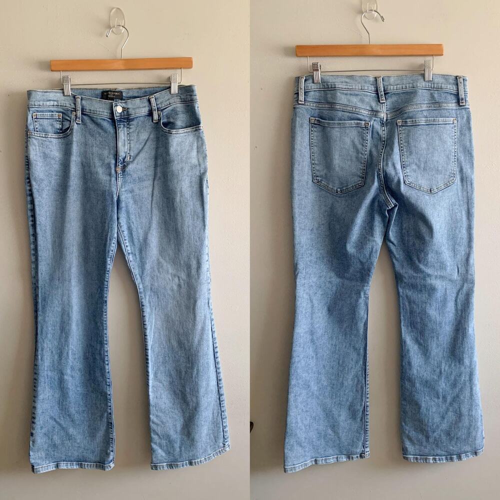 Banana Republic Medium Wash High Rise Boot Cut Jeans Size 32 14